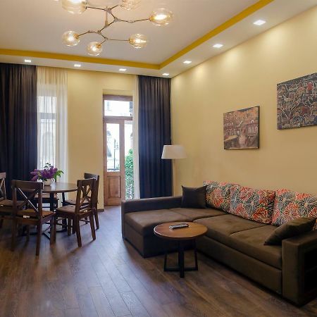 Home@97 On Aghmashenebeli Avenue Tbilisi Ngoại thất bức ảnh