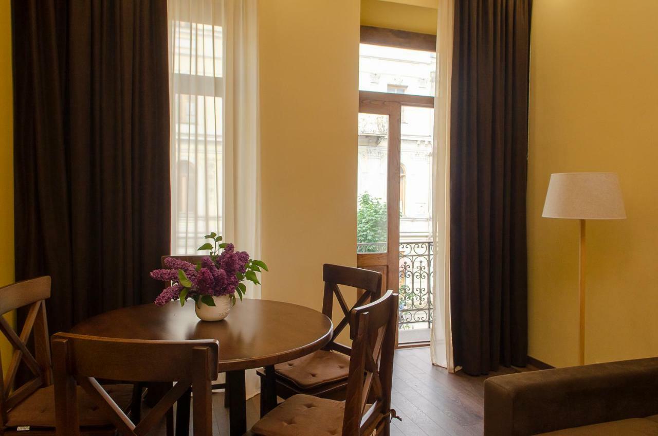 Home@97 On Aghmashenebeli Avenue Tbilisi Ngoại thất bức ảnh