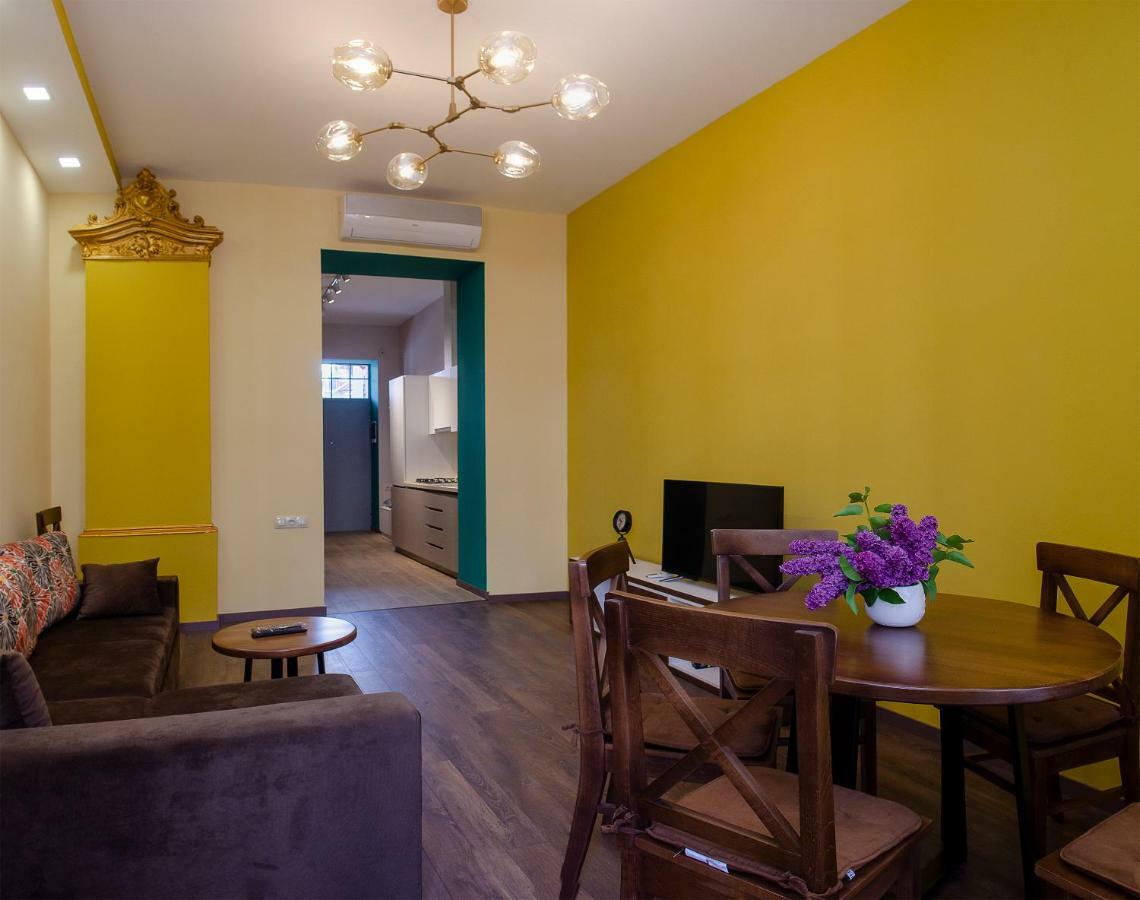Home@97 On Aghmashenebeli Avenue Tbilisi Ngoại thất bức ảnh