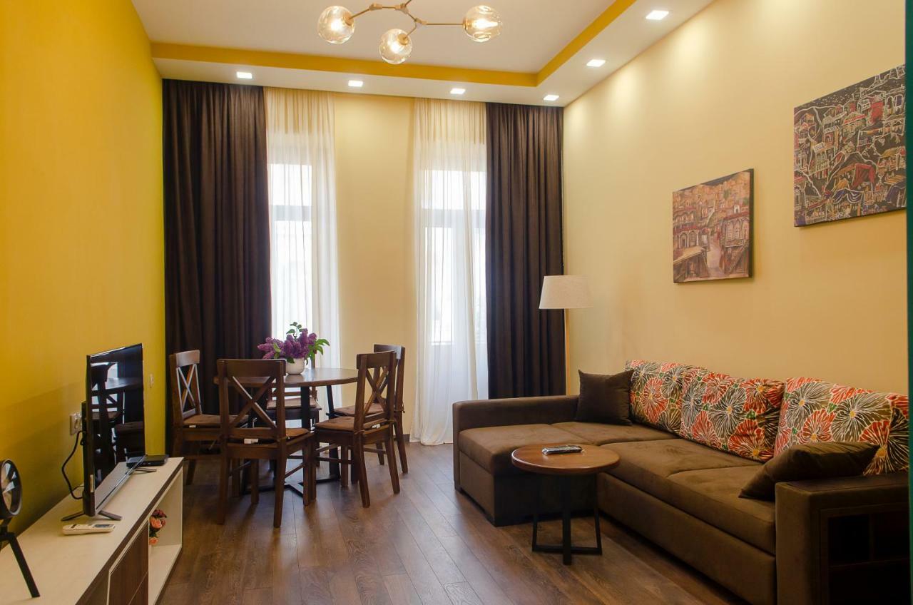 Home@97 On Aghmashenebeli Avenue Tbilisi Ngoại thất bức ảnh